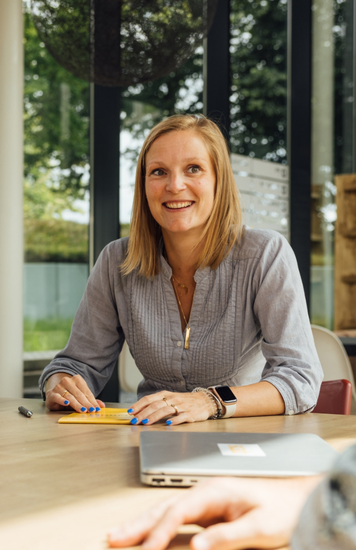 nikki storycard v2 356x550 1